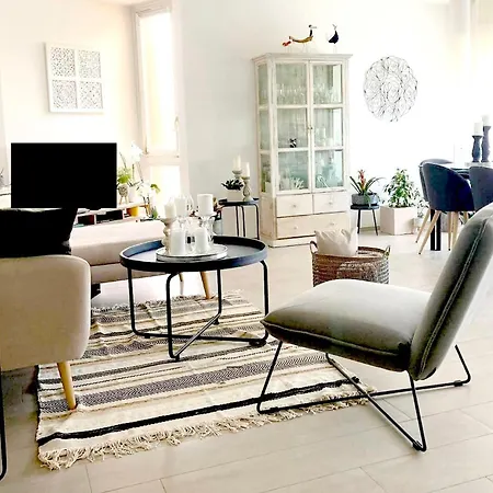 Lausanne - Moderne, Confortable, Ensoleille Et Tres Bien Situe - Bus Direct Pour La Gare Apartmán